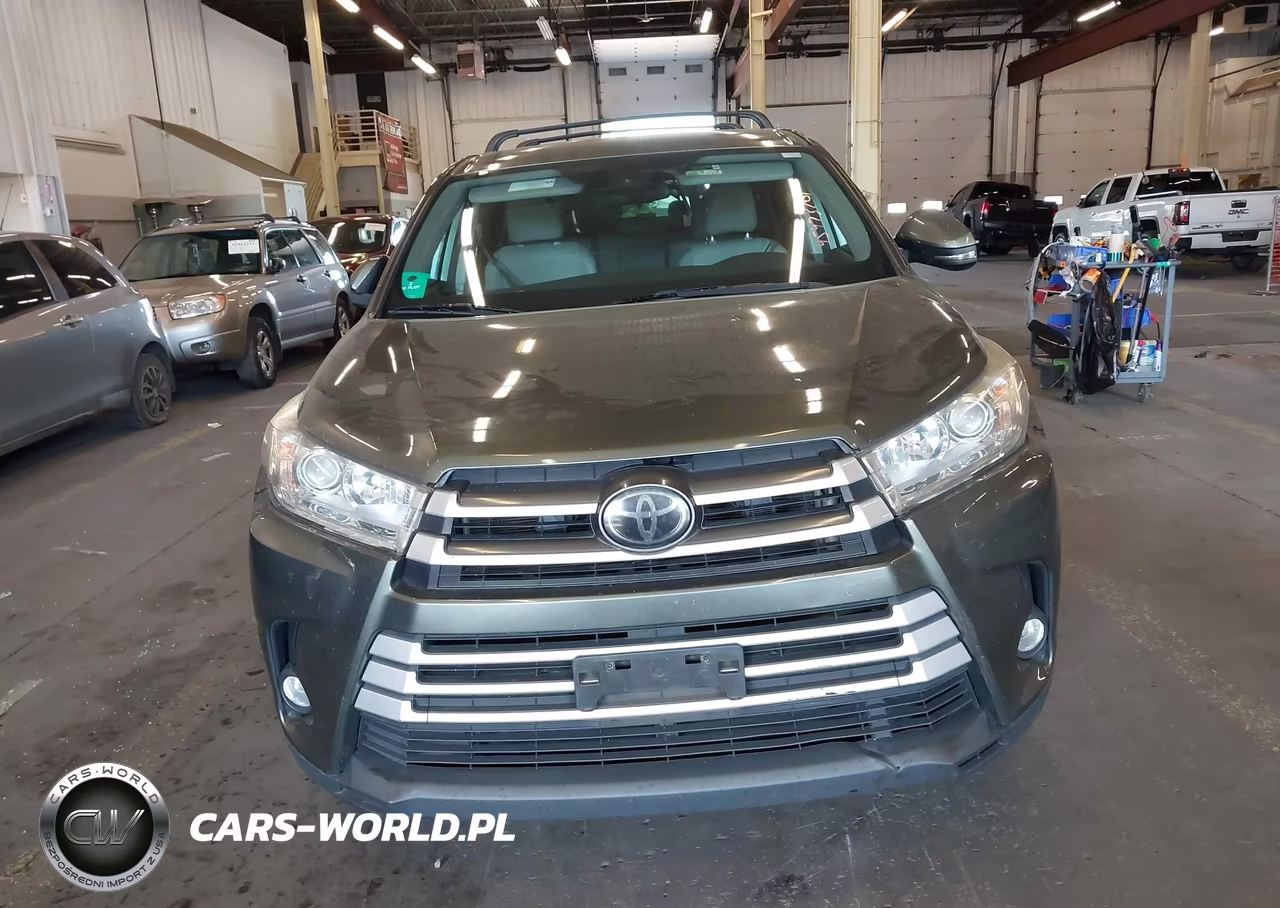 2018 Toyota Highlander Le Plus VIN:5TDBZRFH2JS880360 - 12