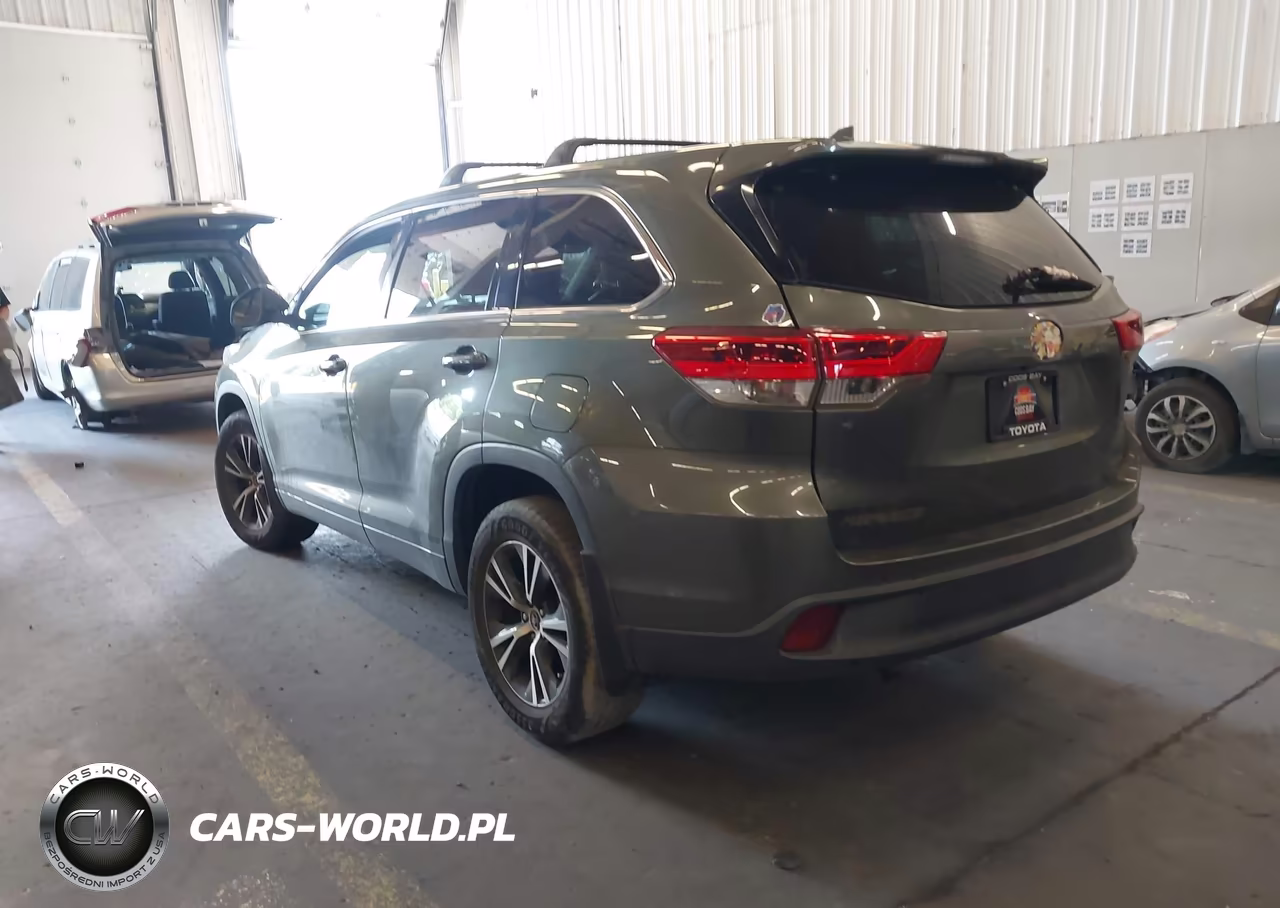 2018 Toyota Highlander Le Plus VIN:5TDBZRFH2JS880360 - 3