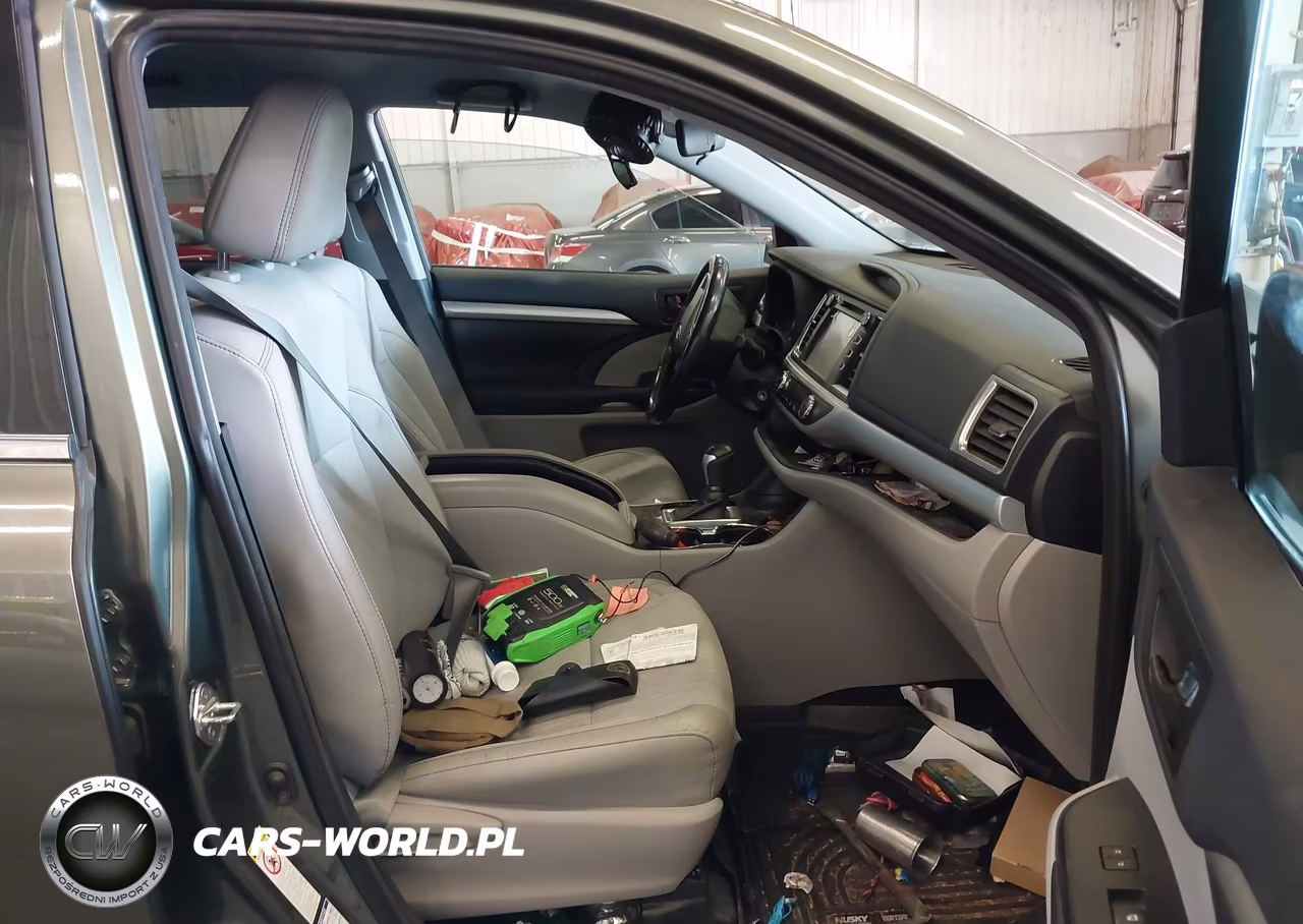 2018 Toyota Highlander Le Plus VIN:5TDBZRFH2JS880360 - 5