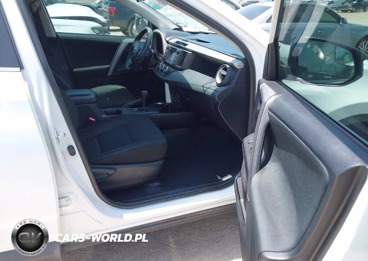 2018 Toyota Rav4 Le VIN:2T3BFREVXJW700850 - 5