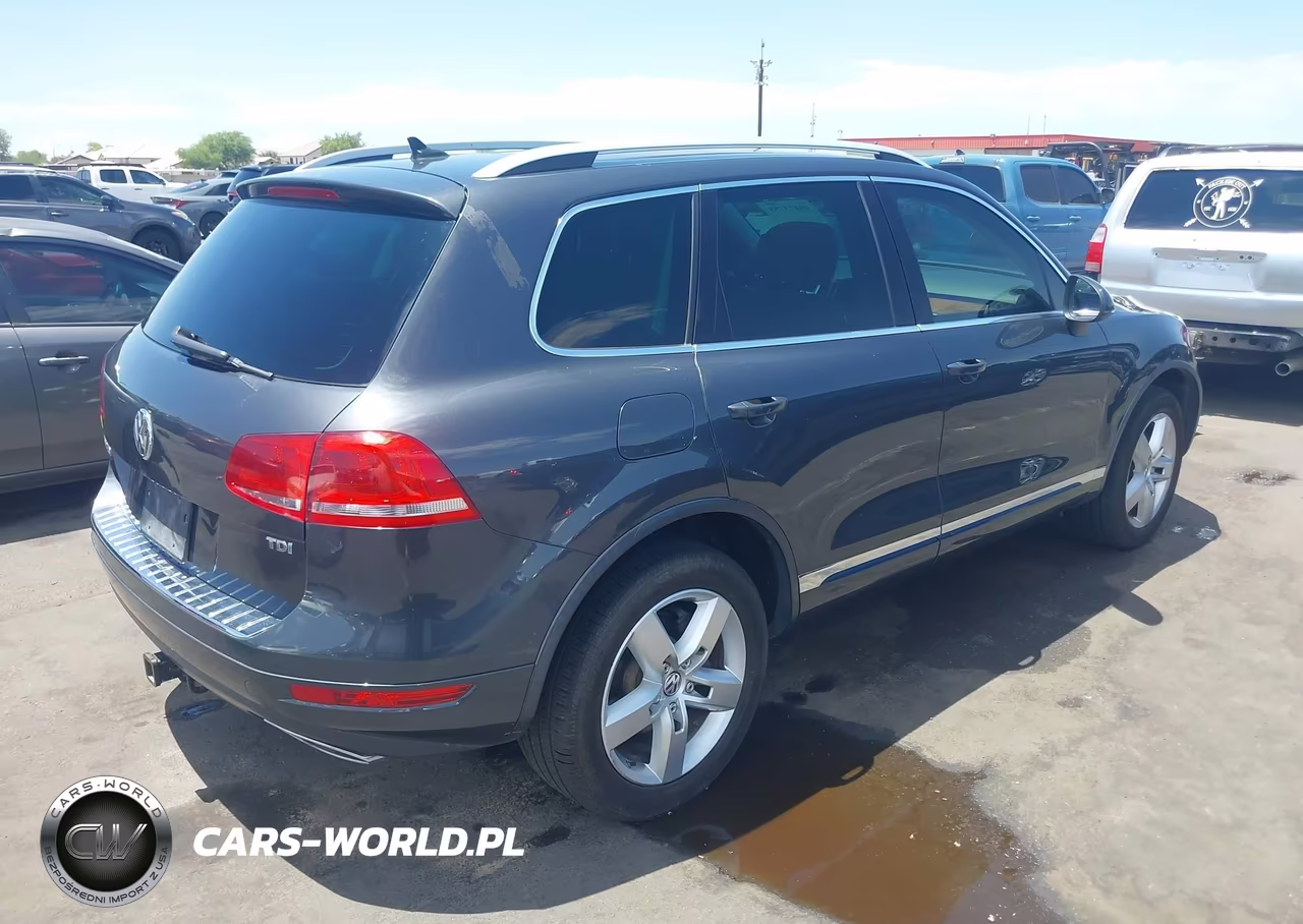 2011 Volkswagen Touareg Tdi Lux VIN:WVGFK9BP6BD004032 - 4