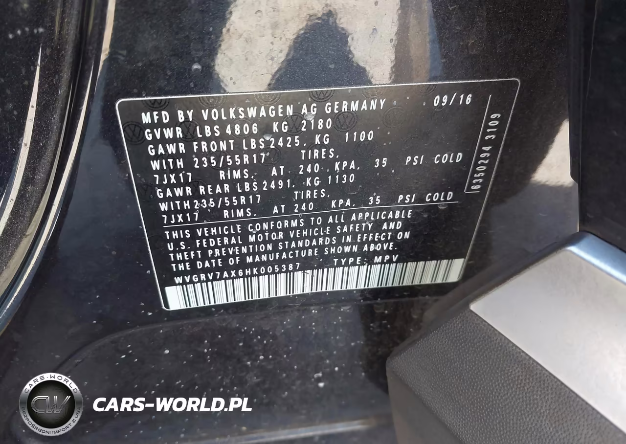 2017 Volkswagen Tiguan 2.0T Wolfsburg Edition VIN:WVGRV7AX6HK005387 - 9