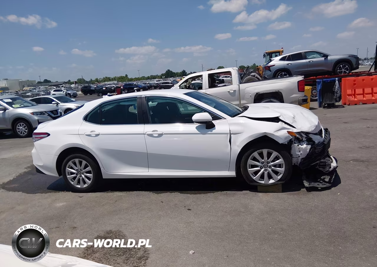 2020 Toyota Camry Le VIN:4T1C11AK0LU956796 - 13