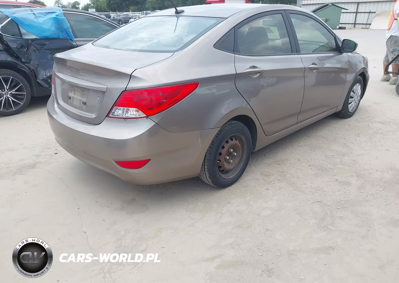 2013 Hyundai Accent Gls VIN:KMHCT4AE5DU347081 - 4
