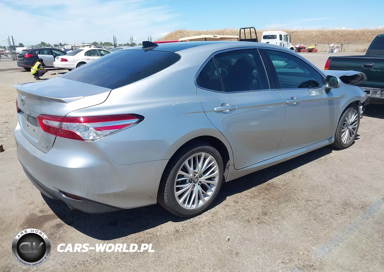 2018 Toyota Camry Xle V6 VIN:4T1BZ1HK5JU002956 - 4
