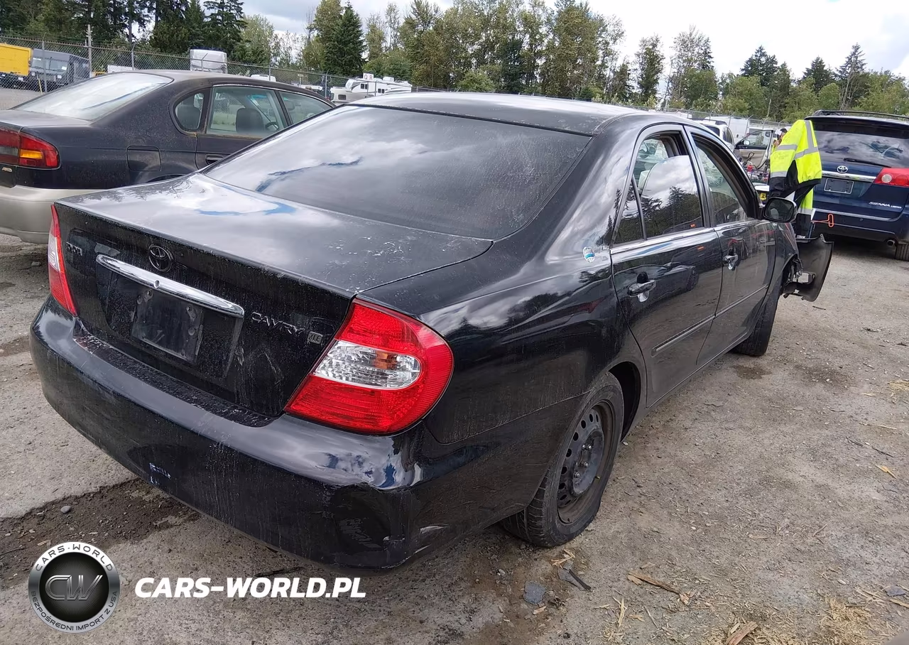 2002 Toyota Camry Xle VIN:JTDBE32K620050947 - 4