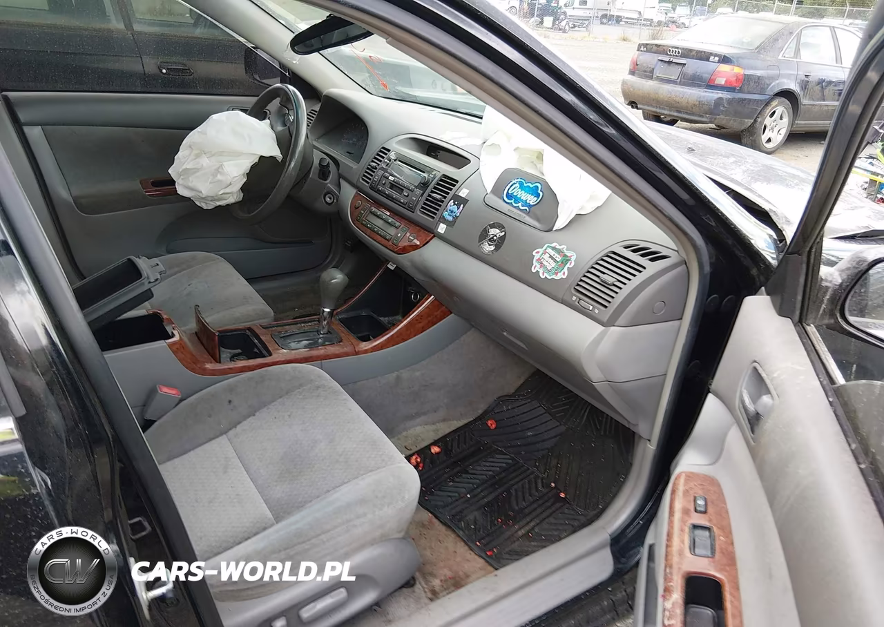 2002 Toyota Camry Xle VIN:JTDBE32K620050947 - 5