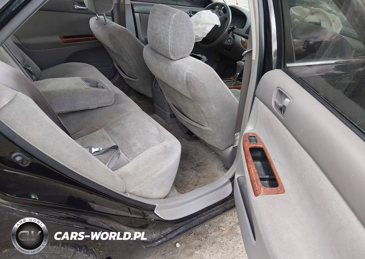 2002 Toyota Camry Xle VIN:JTDBE32K620050947 - 8