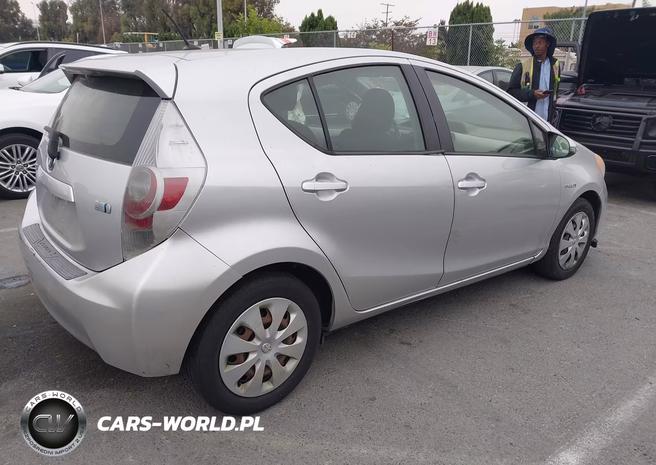 2012 Toyota Prius C Two VIN:JTDKDTB35C1010513 - 4