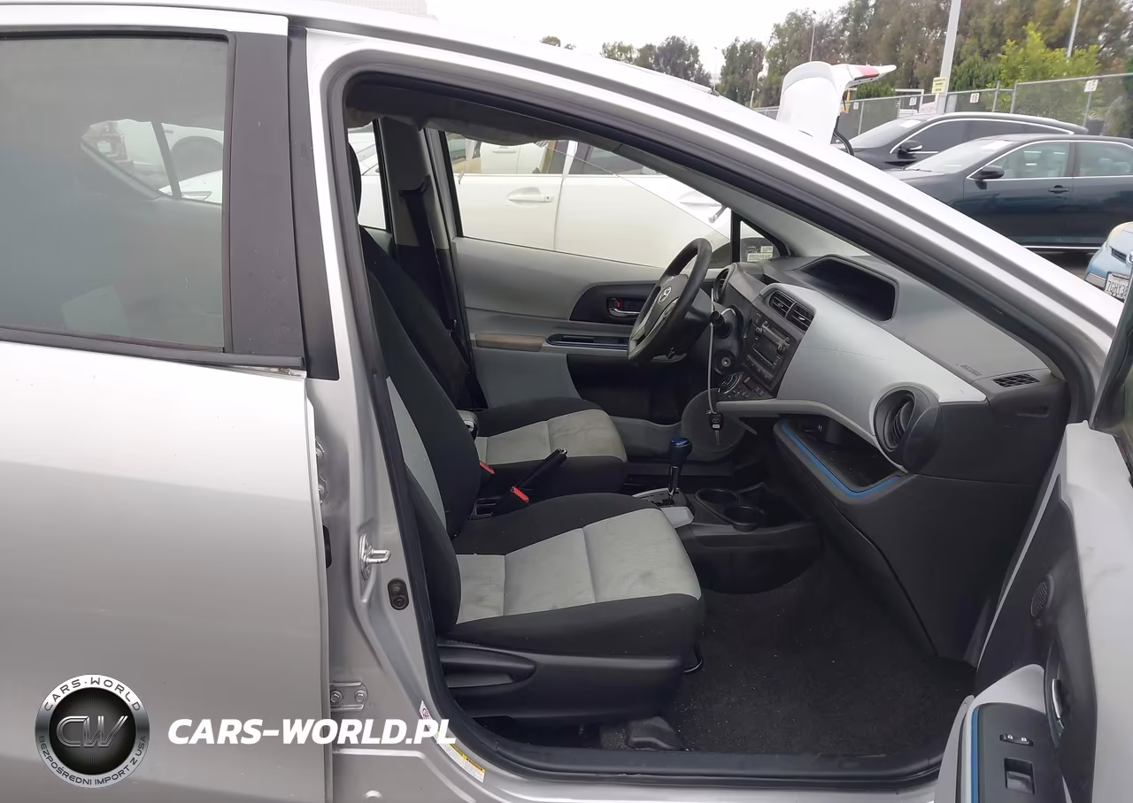 2012 Toyota Prius C Two VIN:JTDKDTB35C1010513 - 5