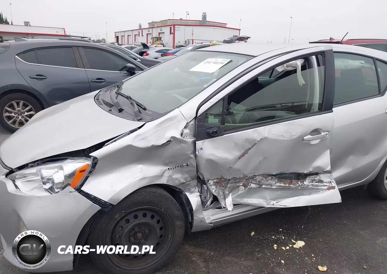 2012 Toyota Prius C Two VIN:JTDKDTB35C1010513 - 6