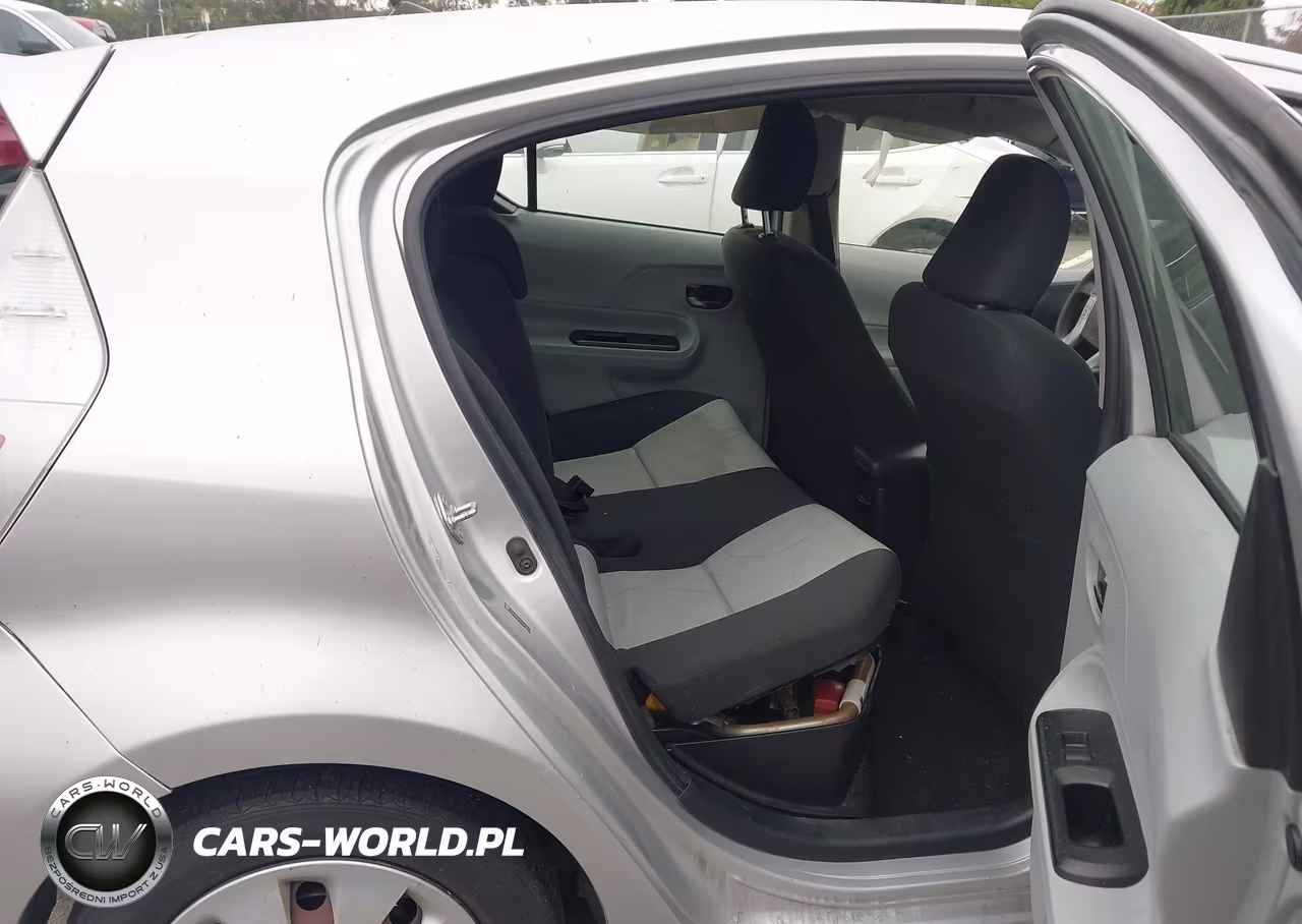 2012 Toyota Prius C Two VIN:JTDKDTB35C1010513 - 8