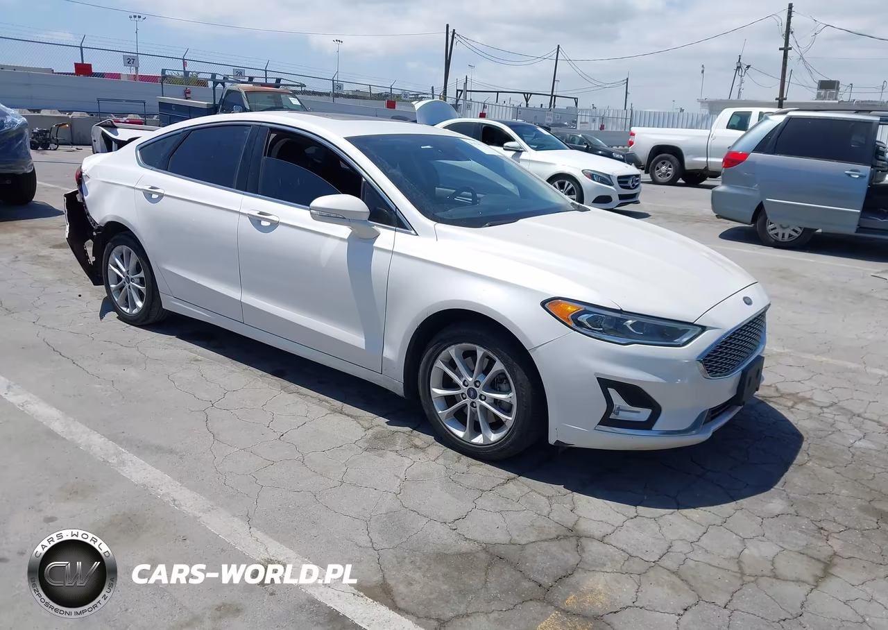 2019 Ford Fusion Energi Titanium – zdjęcie 1 z 16
