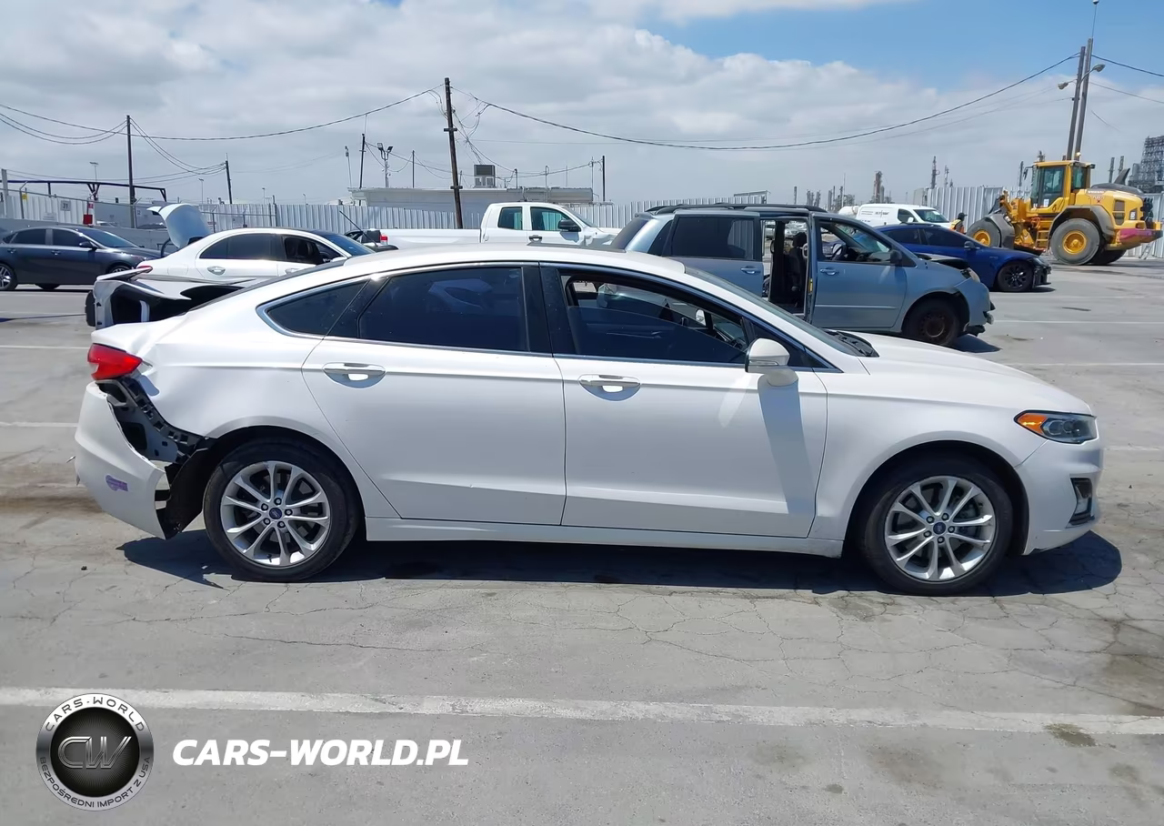2019 Ford Fusion Energi Titanium VIN:3FA6P0SU7KR175005 - 13