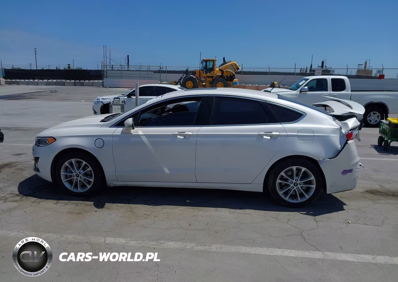 2019 Ford Fusion Energi Titanium VIN:3FA6P0SU7KR175005 - 14