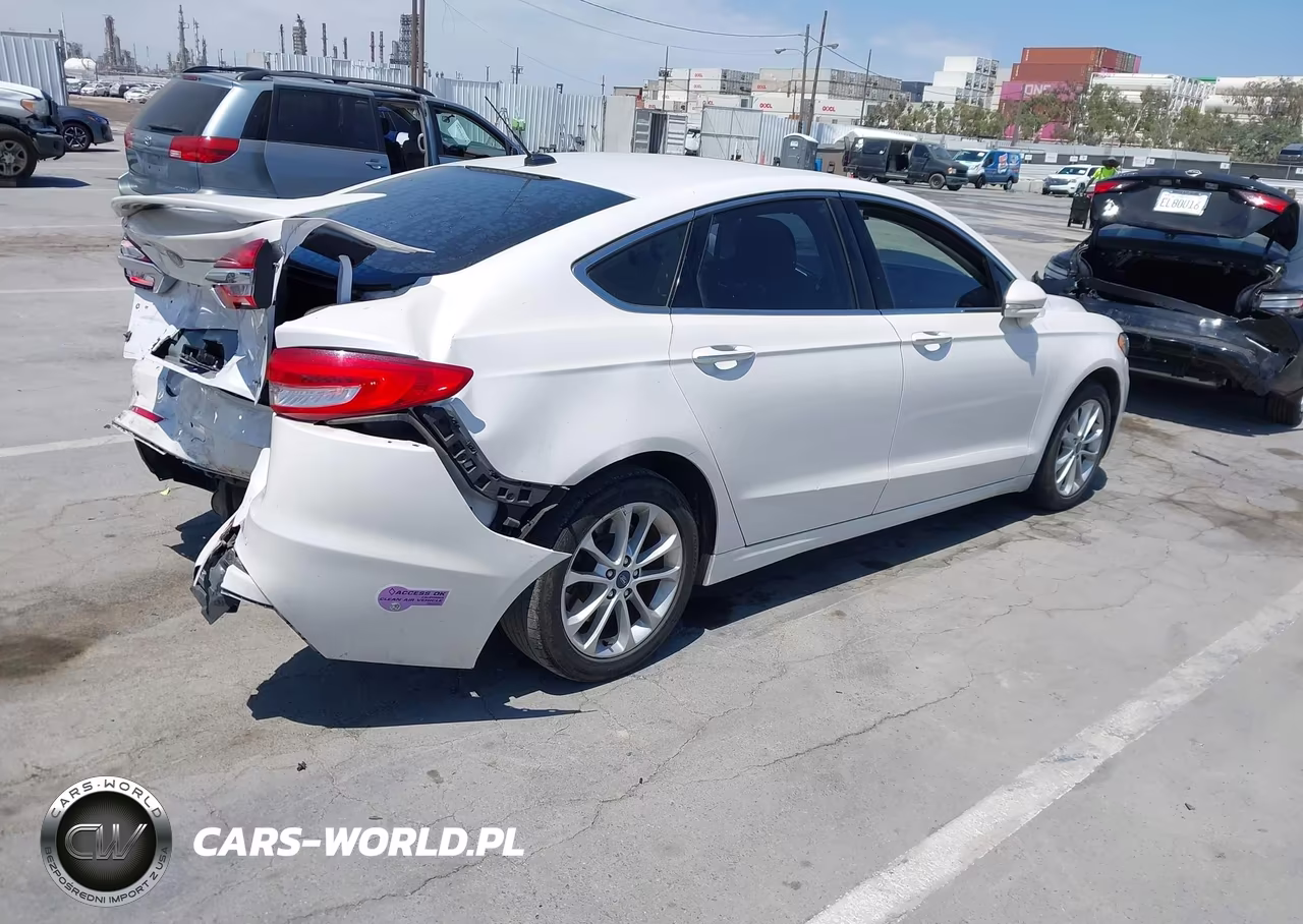 2019 Ford Fusion Energi Titanium VIN:3FA6P0SU7KR175005 - 4