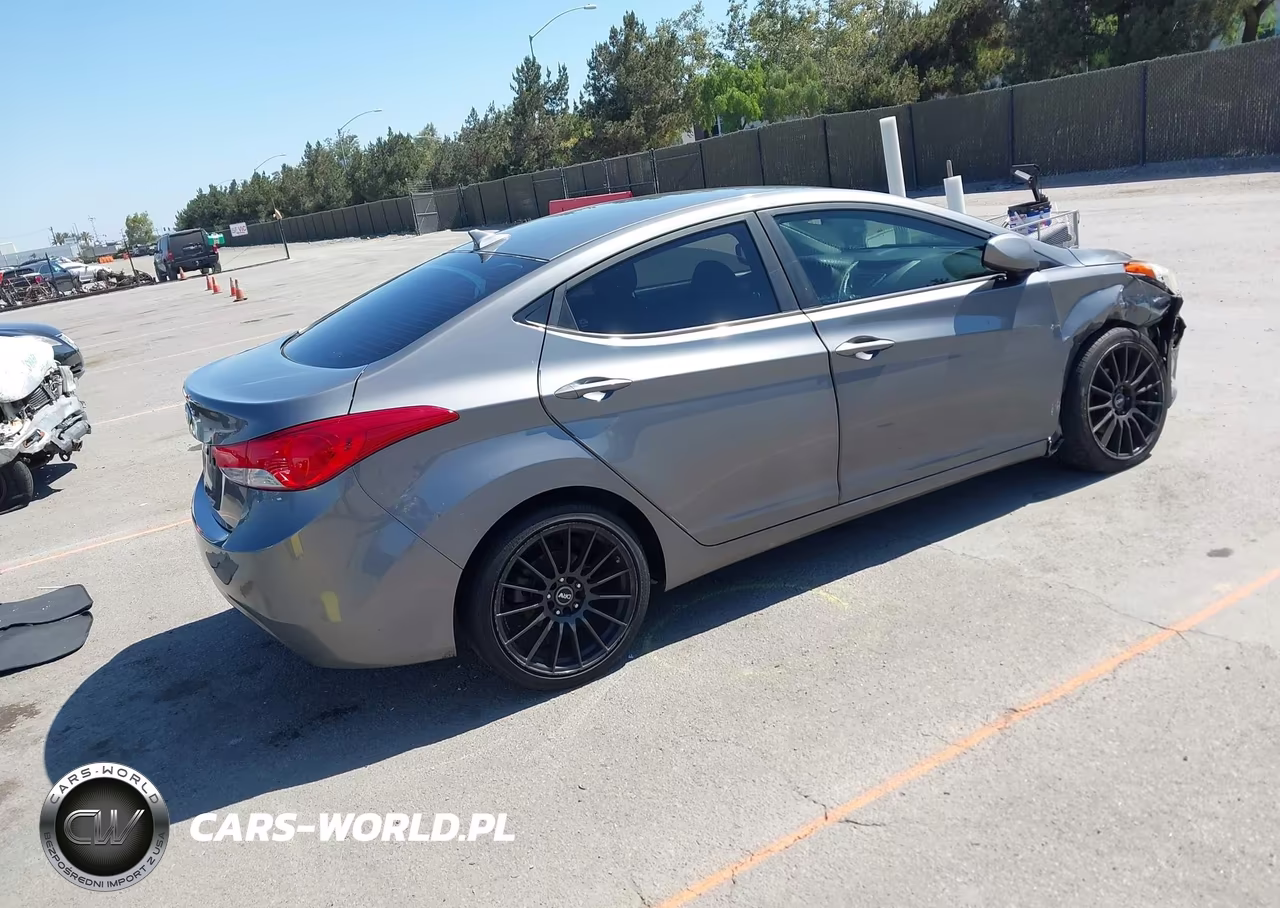 2011 Hyundai Elantra Gls VIN:5NPDH4AE5BH057165 - 4