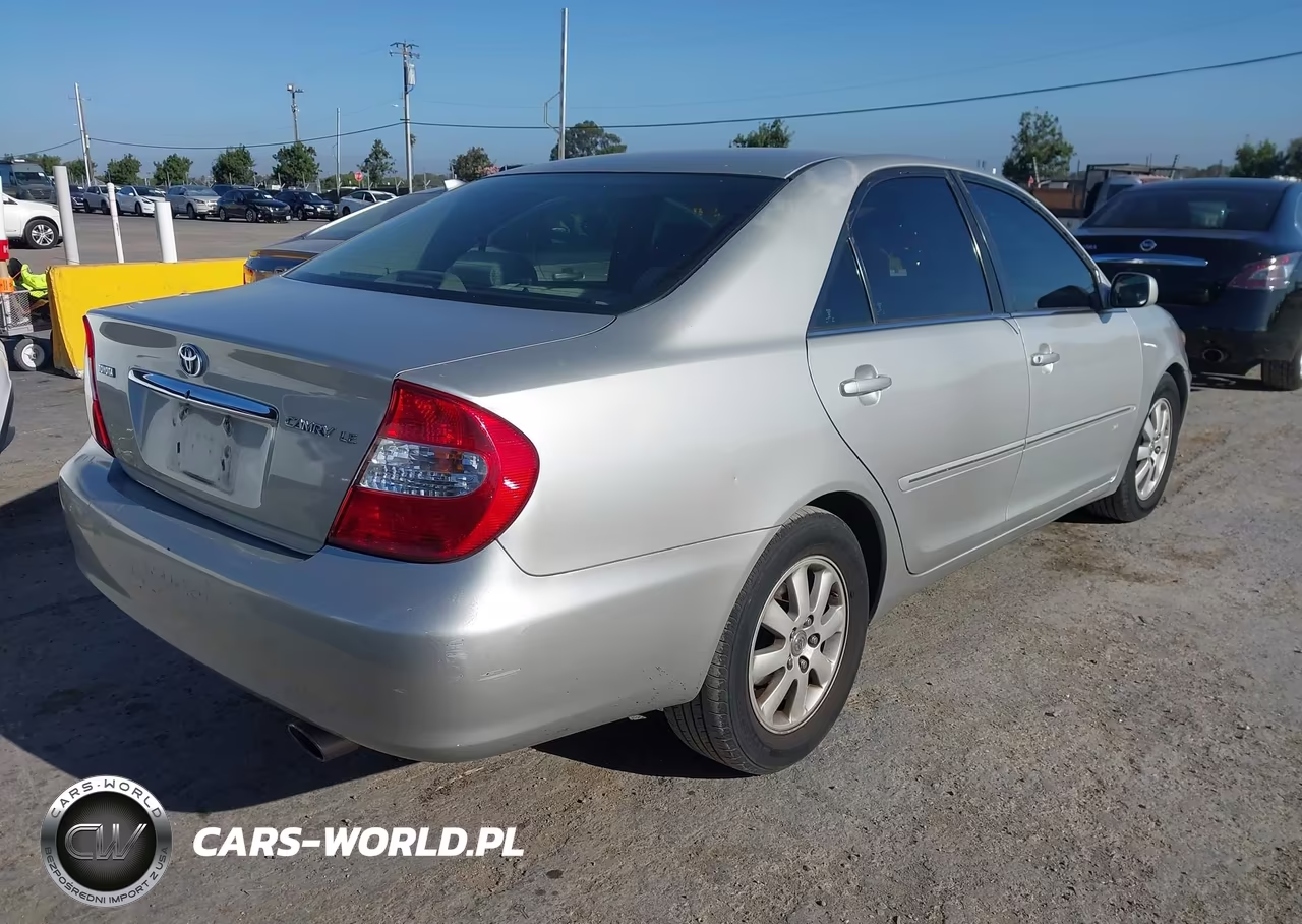 2003 Toyota Camry Xle VIN:4T1BE30K93U744637 - 4