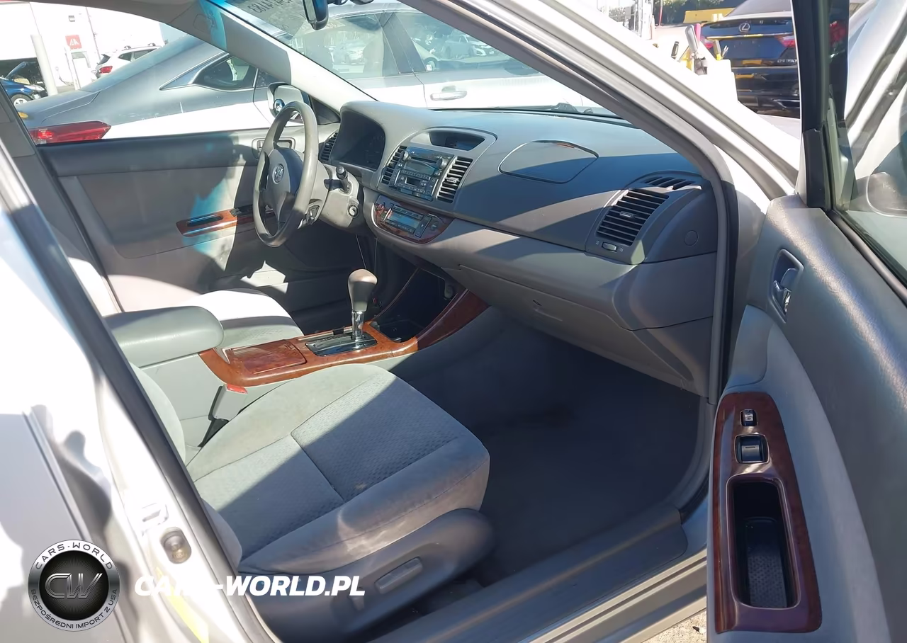 2003 Toyota Camry Xle VIN:4T1BE30K93U744637 - 5