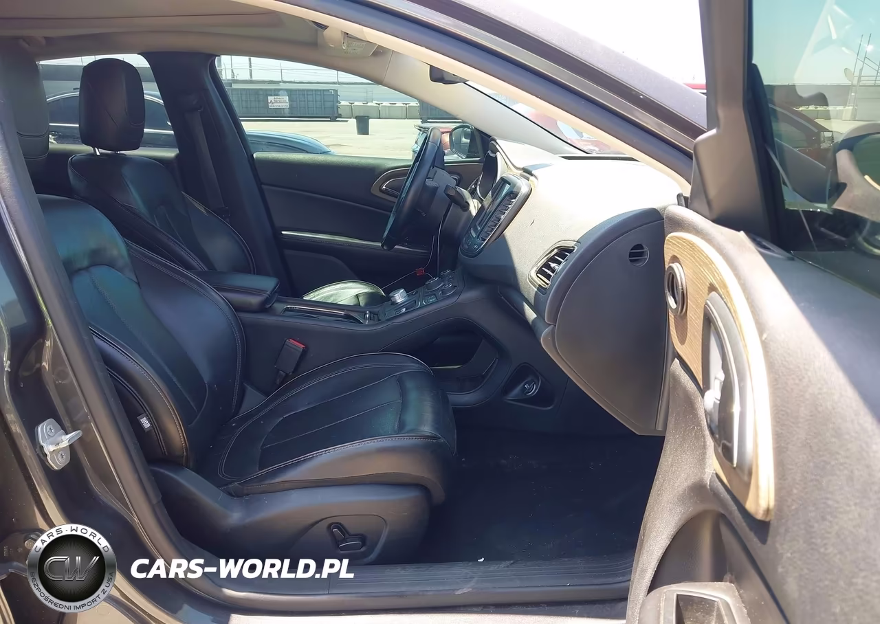 2015 Chrysler 200 C VIN:1C3CCCCB3FN654929 - 5