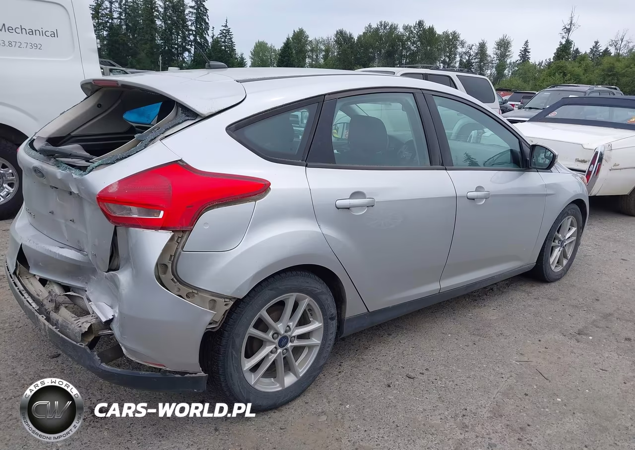 2016 Ford Focus Se VIN:1FADP3K26GL283967 - 4