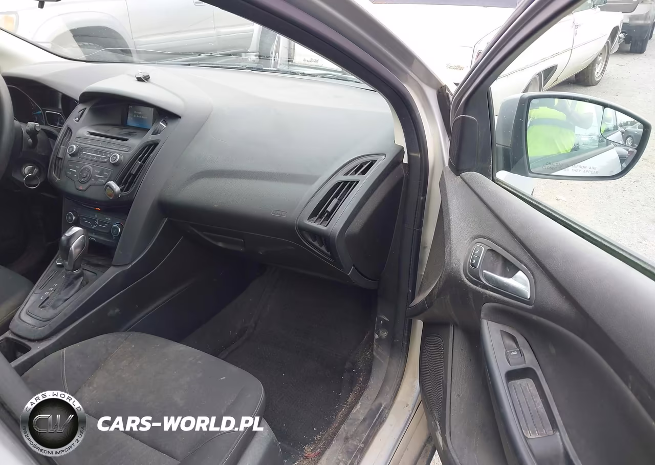 2016 Ford Focus Se VIN:1FADP3K26GL283967 - 5