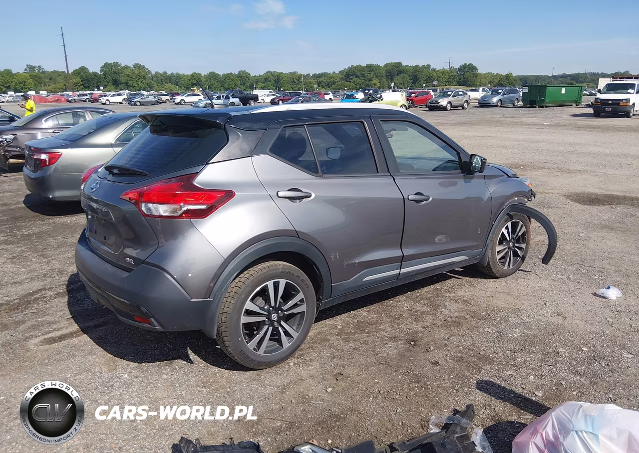 2018 Nissan Kicks Sr VIN:3N1CP5CU7JL515993 - 4