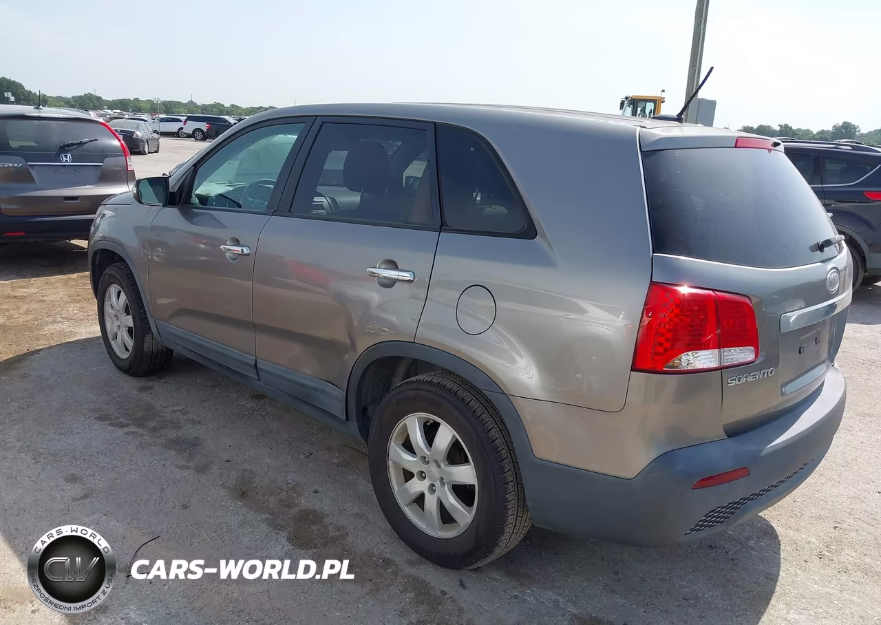 2011 Kia Sorento Lx VIN:5XYKT3A13BG011693 - 3