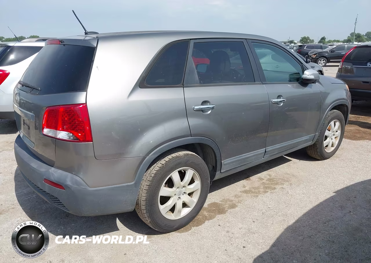 2011 Kia Sorento Lx VIN:5XYKT3A13BG011693 - 4