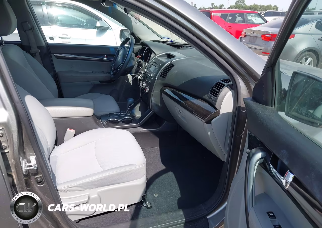 2011 Kia Sorento Lx VIN:5XYKT3A13BG011693 - 5