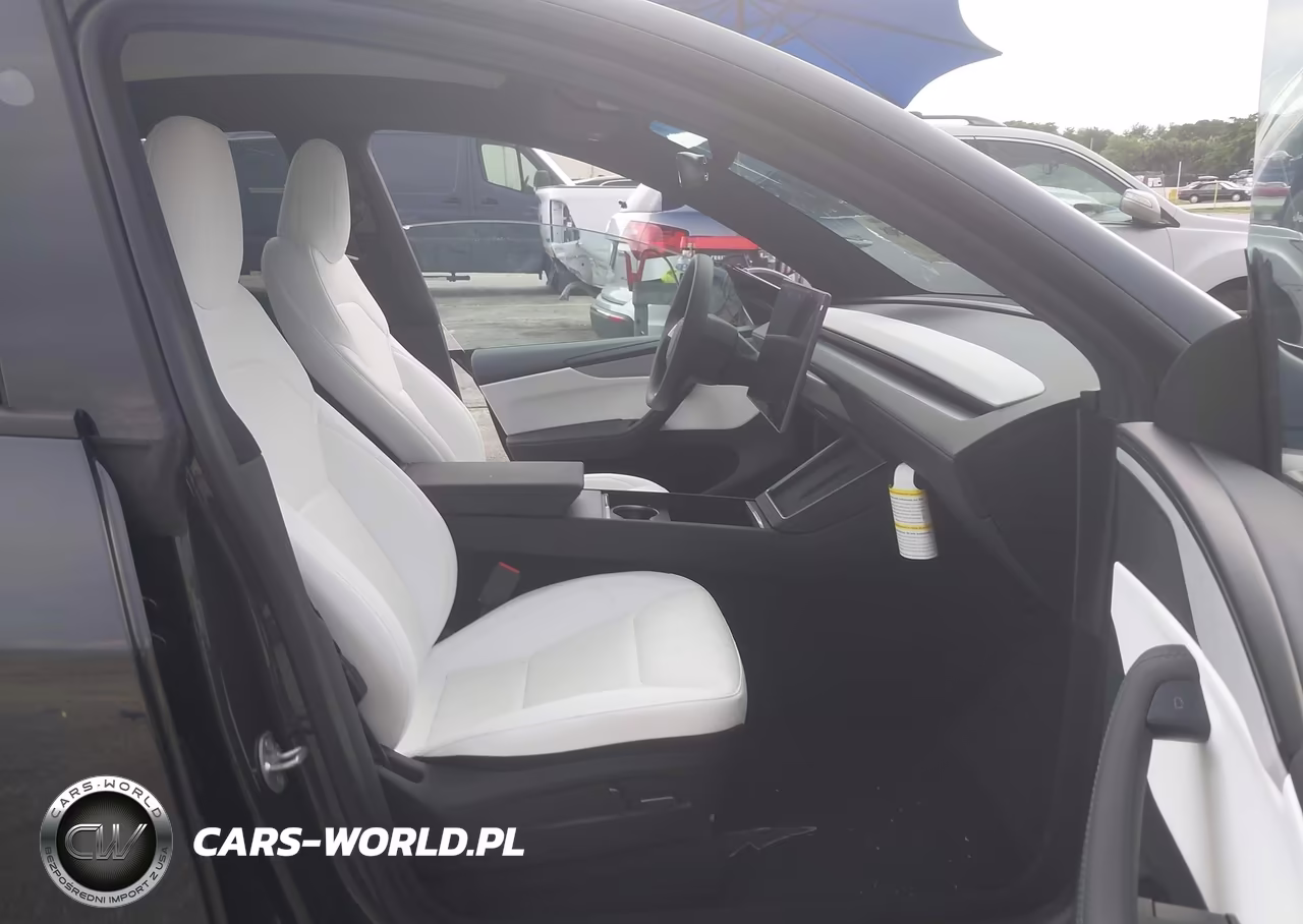 2026 Tesla Model Y All-Wheel Drive-Long Range Launch Series-Premium All-Wheel Drive VIN:7SAYGDEE7TA635085 - 5