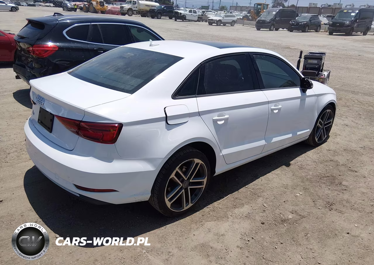 2017 Audi A3 Premium VIN:WAUAUGFF2H1055422 - 4