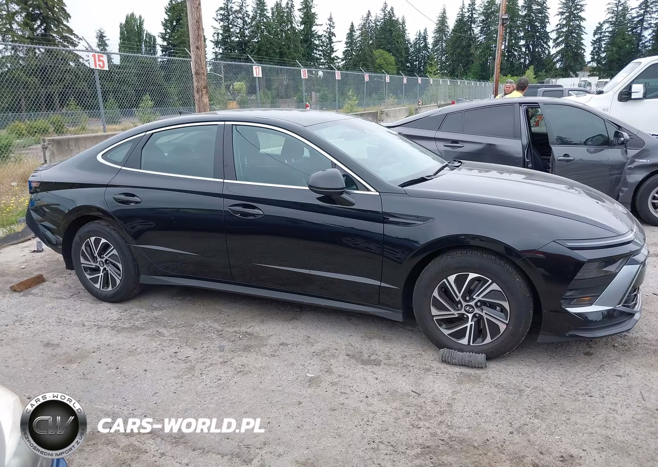2026 Hyundai Sonata Hybrid Blue VIN:KMHL24JJ9TA167103 - 13