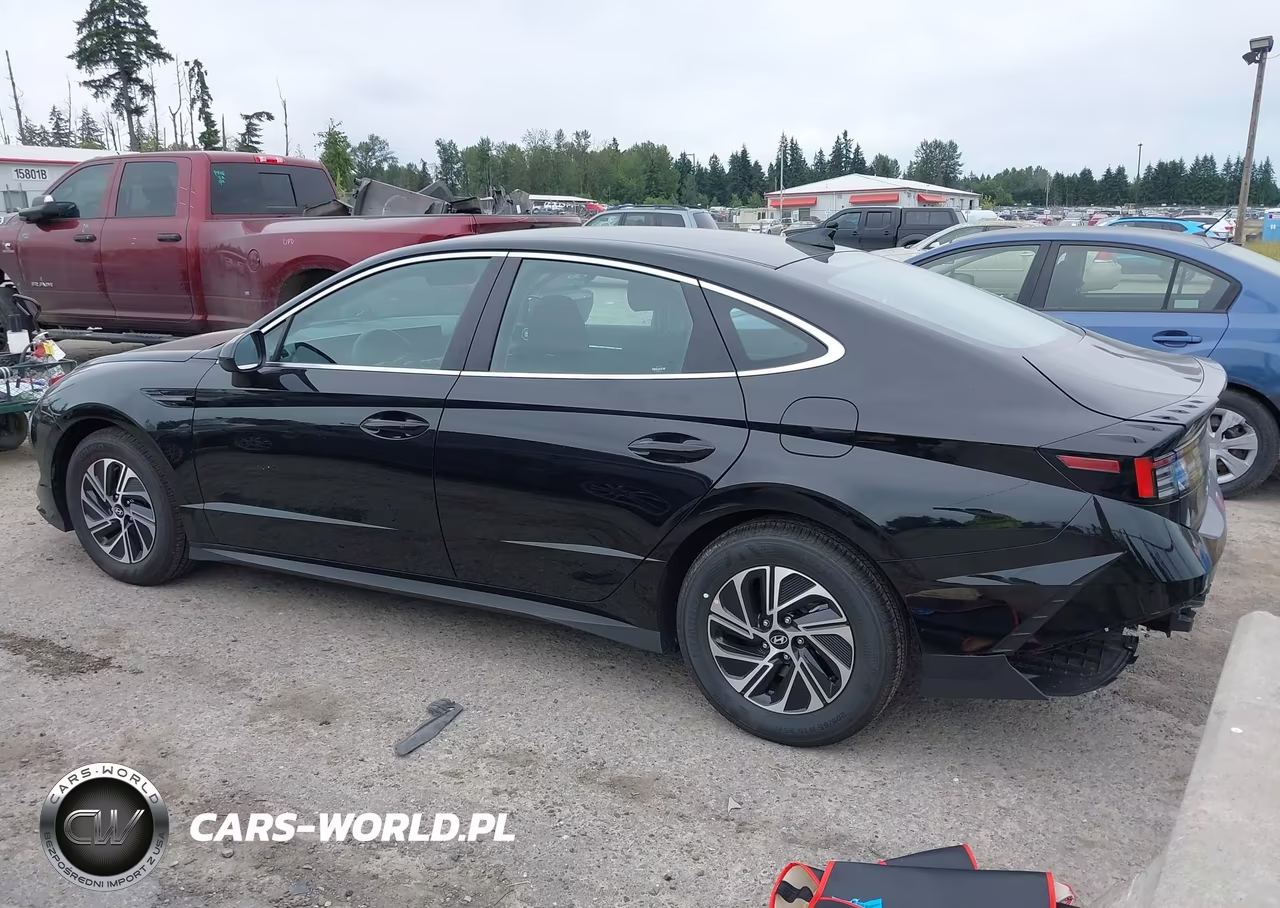 2026 Hyundai Sonata Hybrid Blue VIN:KMHL24JJ9TA167103 - 14