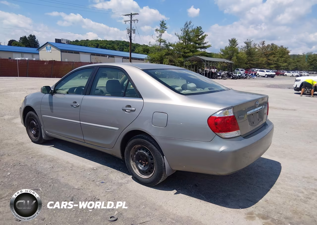 2005 Toyota Camry Le VIN:4T1BE30K45U992829 - 3