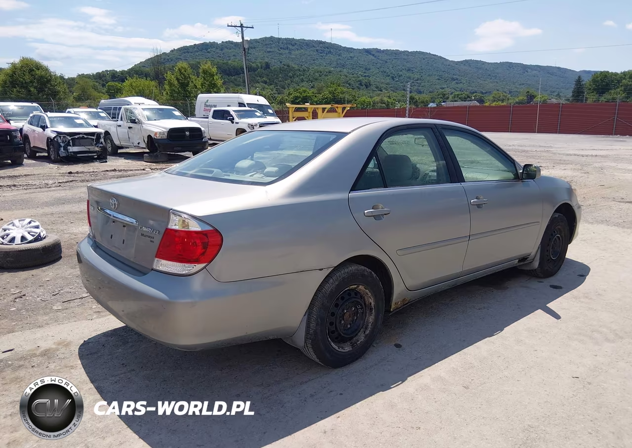 2005 Toyota Camry Le VIN:4T1BE30K45U992829 - 4