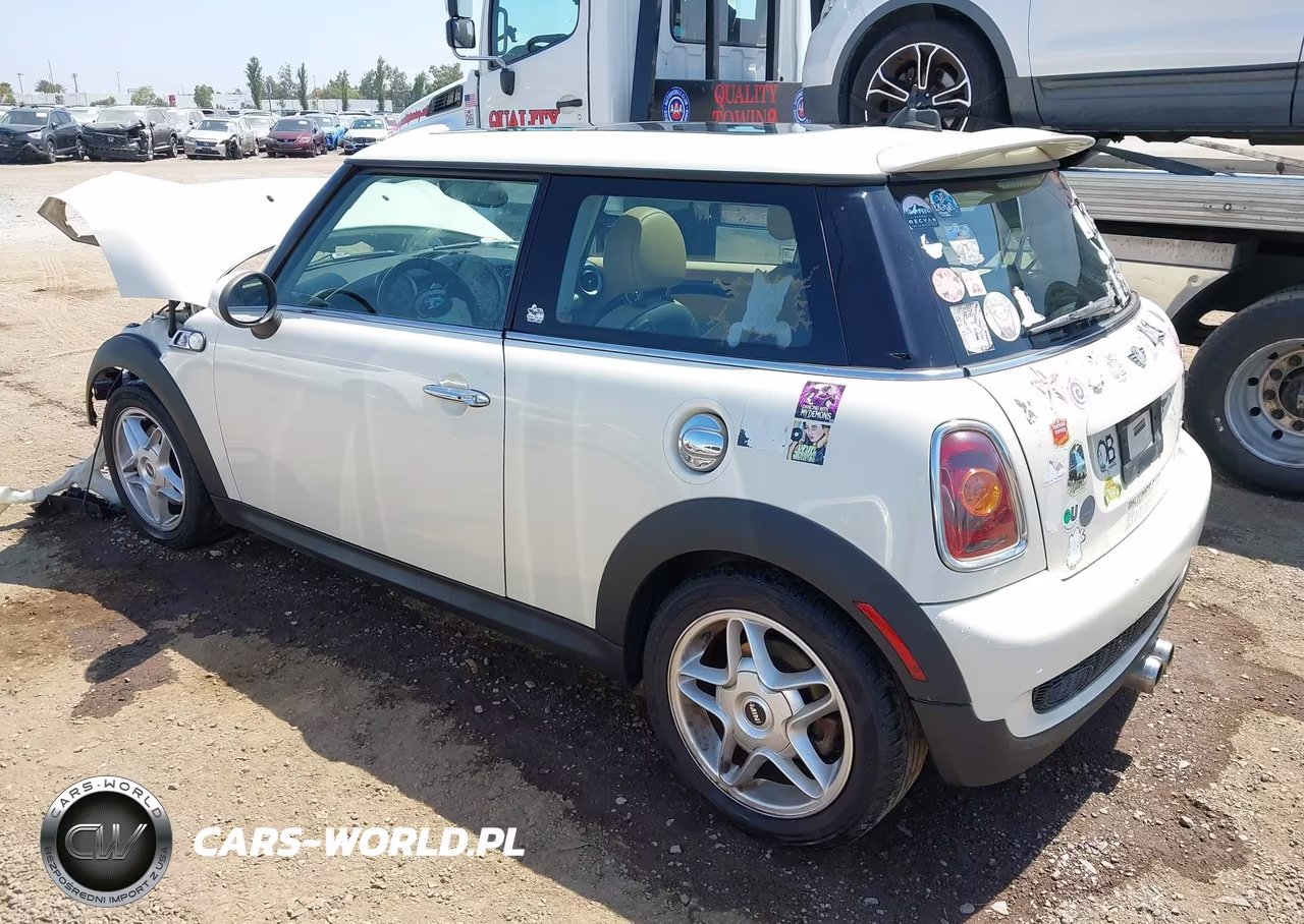 2010 Mini Cooper S VIN:WMWMF7C54ATW88422 - 3