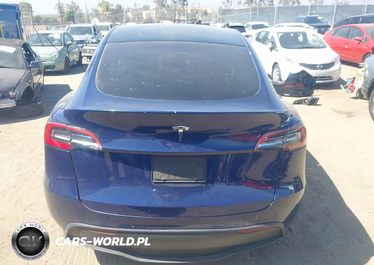2020 Tesla Model Y Long Range Dual Motor All-Wheel Drive VIN:5YJYGDEE1LF057906 - 17