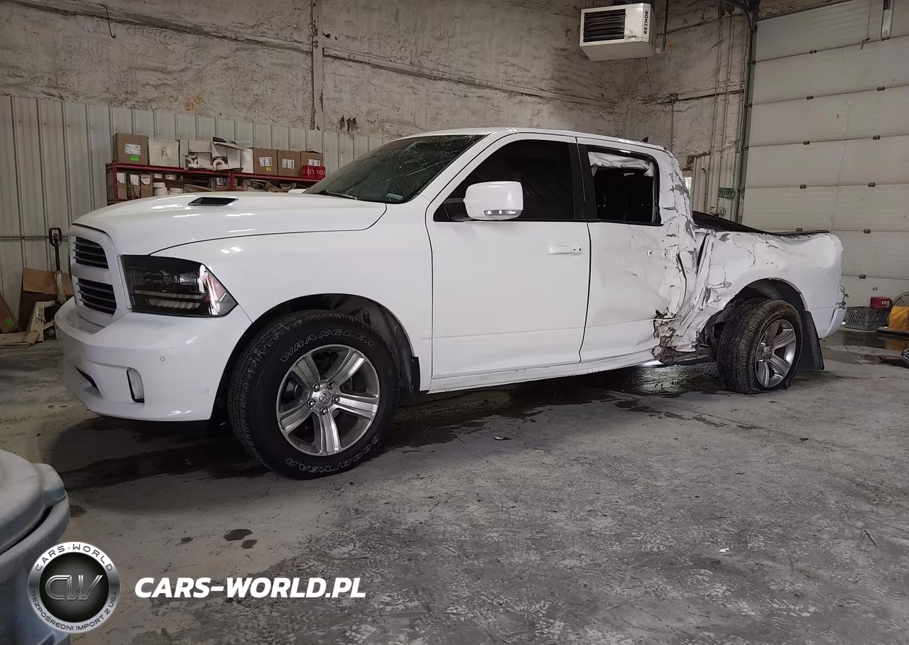 2015 Ram 1500 Sport VIN:1C6RR7UT2FS733245 - 2