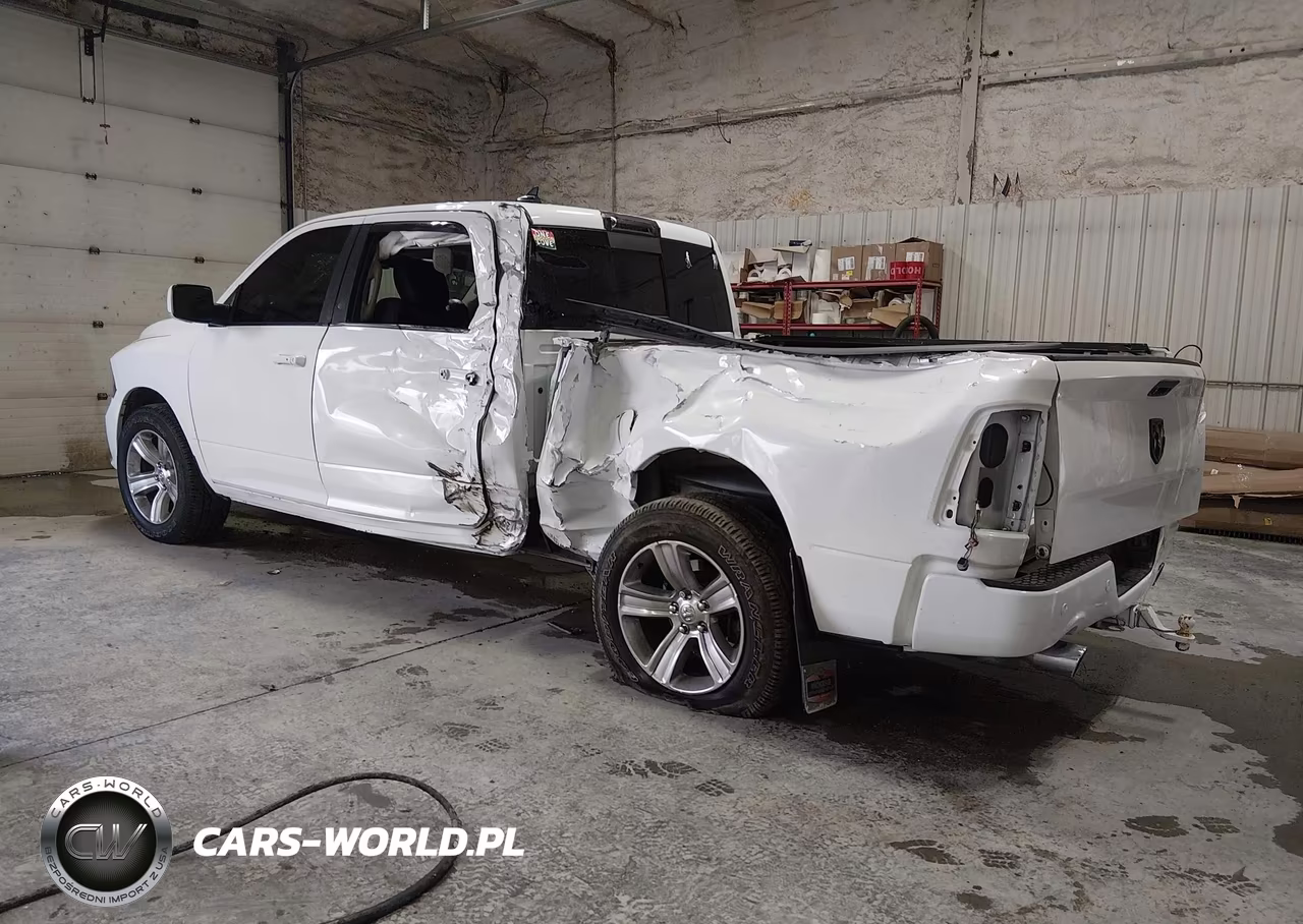 2015 Ram 1500 Sport VIN:1C6RR7UT2FS733245 - 3