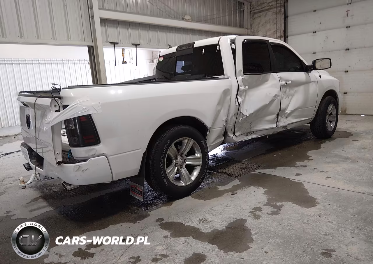 2015 Ram 1500 Sport VIN:1C6RR7UT2FS733245 - 4