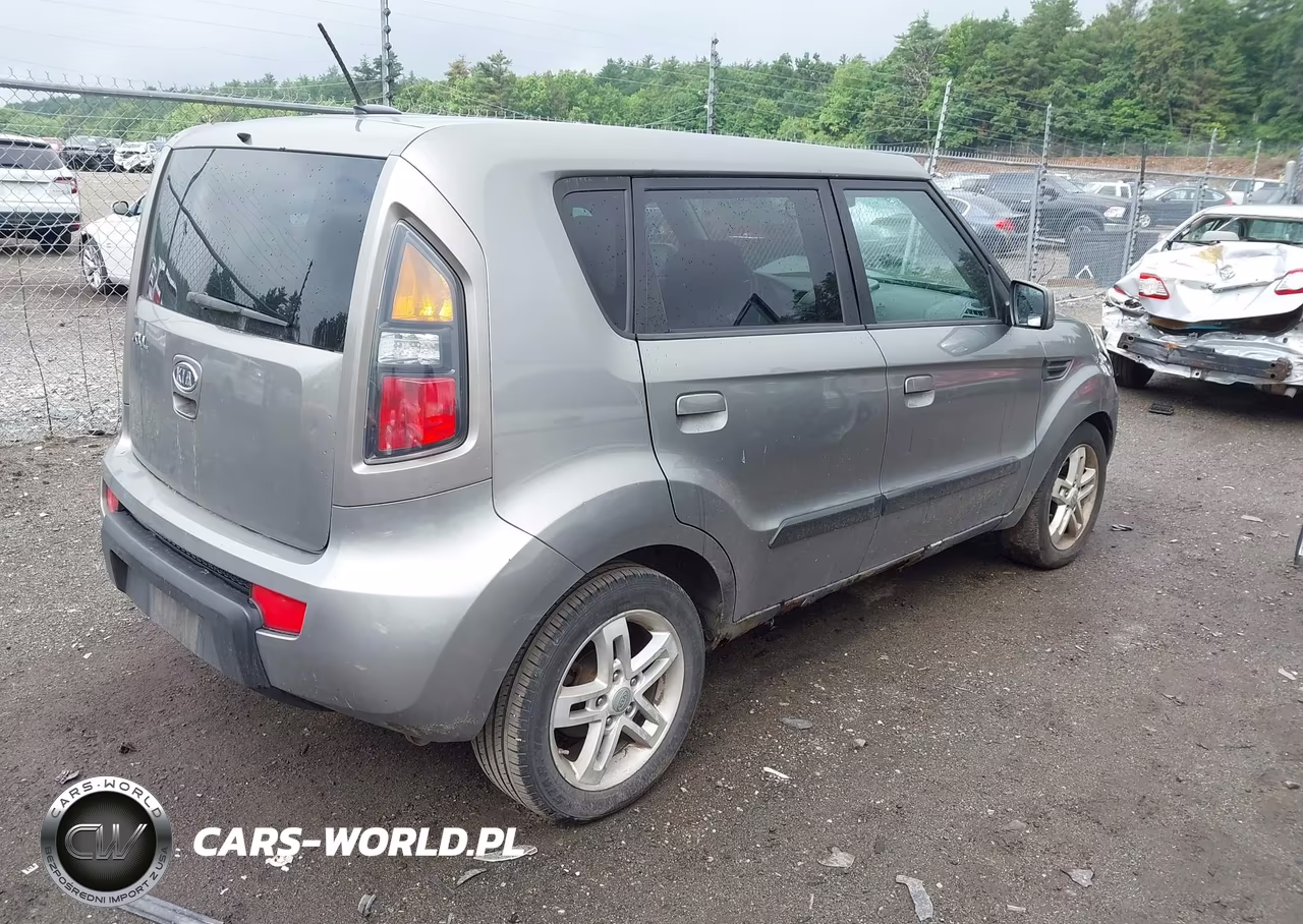2010 Kia Soul + VIN:KNDJT2A27A7194476 - 4
