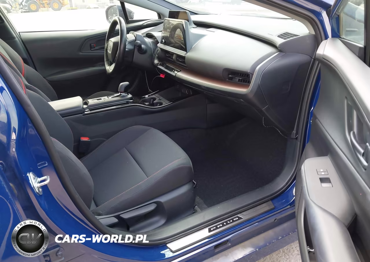 2026 Toyota Prius Plug-In Hybrid Se VIN:JTDACACU5T3066384 - 5