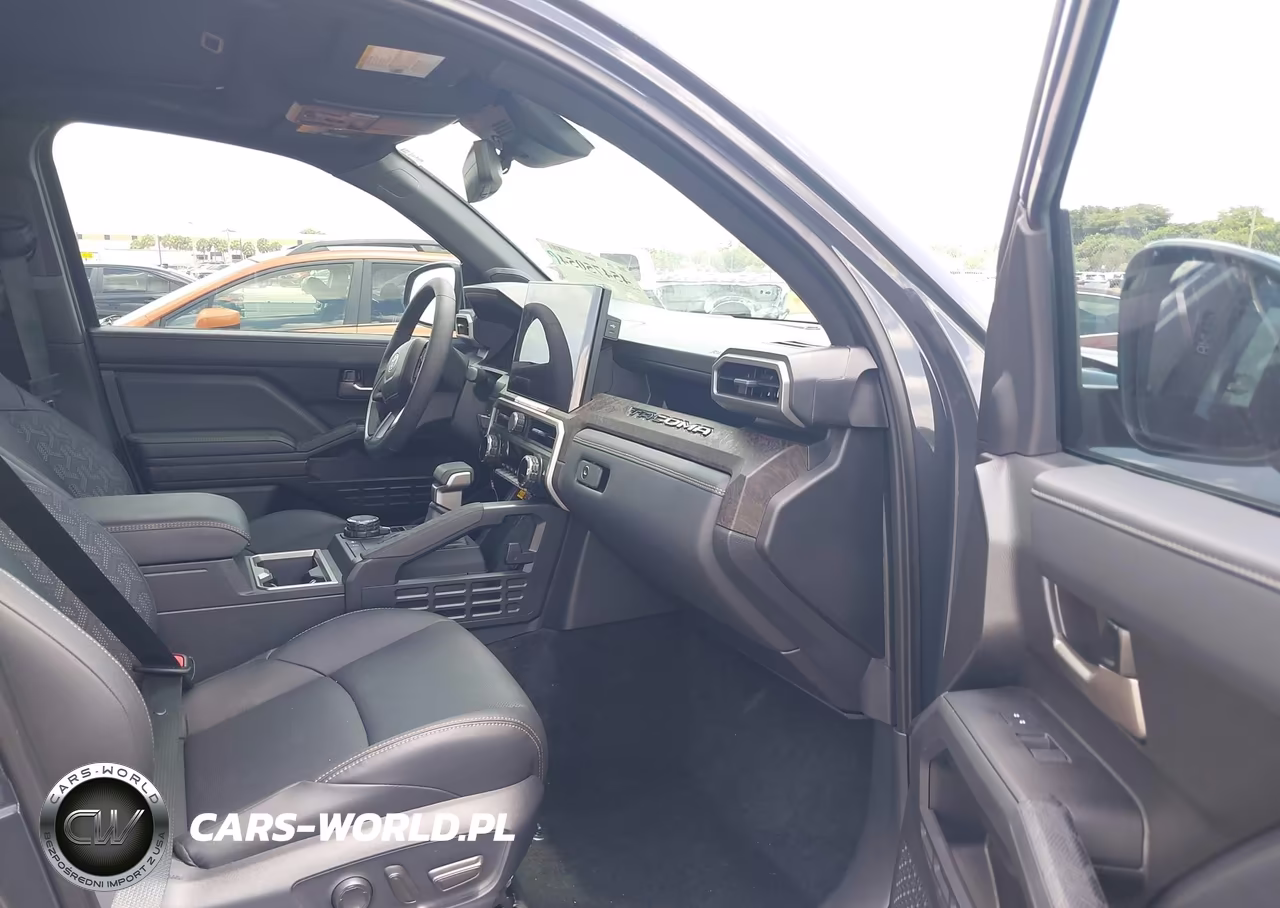 2025 Toyota Tacoma Hybrid Limited VIN:3TYLC5LN6ST035641 - 5