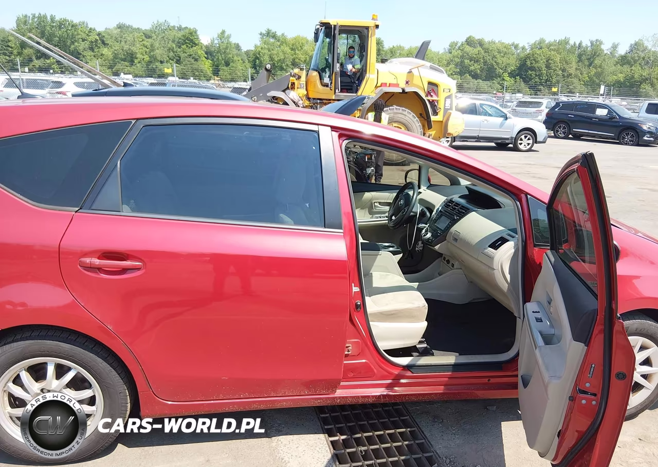 2012 Toyota Prius V Three VIN:JTDZN3EU0C3132717 - 5