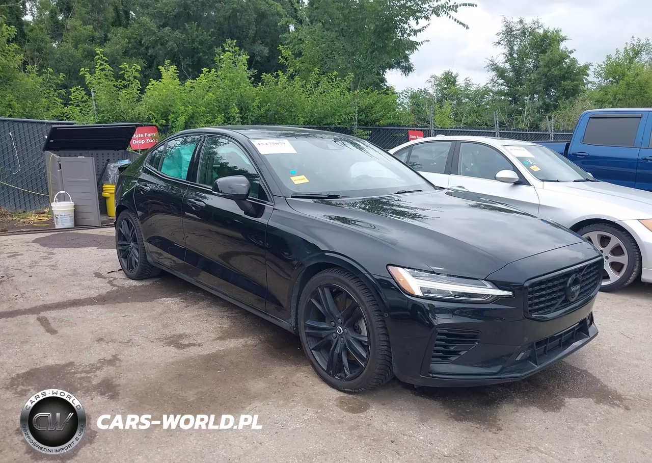 2022 Volvo S60 Recharge Plug-In Hybrid T8 Black Edition R-Design Extended Range – zdjęcie 1 z 18