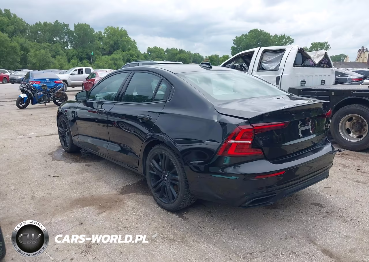2022 Volvo S60 Recharge Plug-In Hybrid T8 Black Edition R-Design Extended Range VIN:7JRH60FD5NG192477 - 3