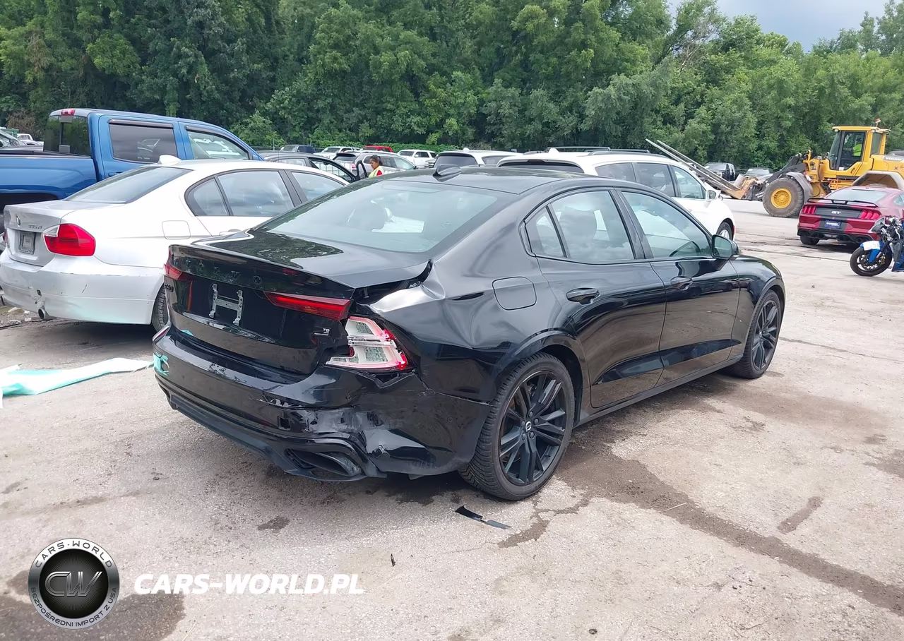 2022 Volvo S60 Recharge Plug-In Hybrid T8 Black Edition R-Design Extended Range VIN:7JRH60FD5NG192477 - 4