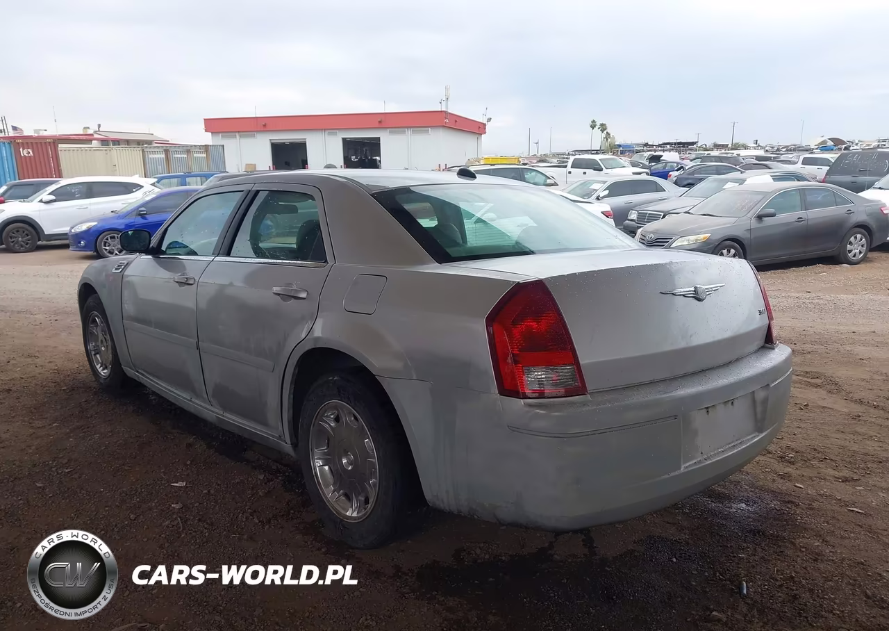 2005 Chrysler 300 VIN:2C3AA43R85H528220 - 3