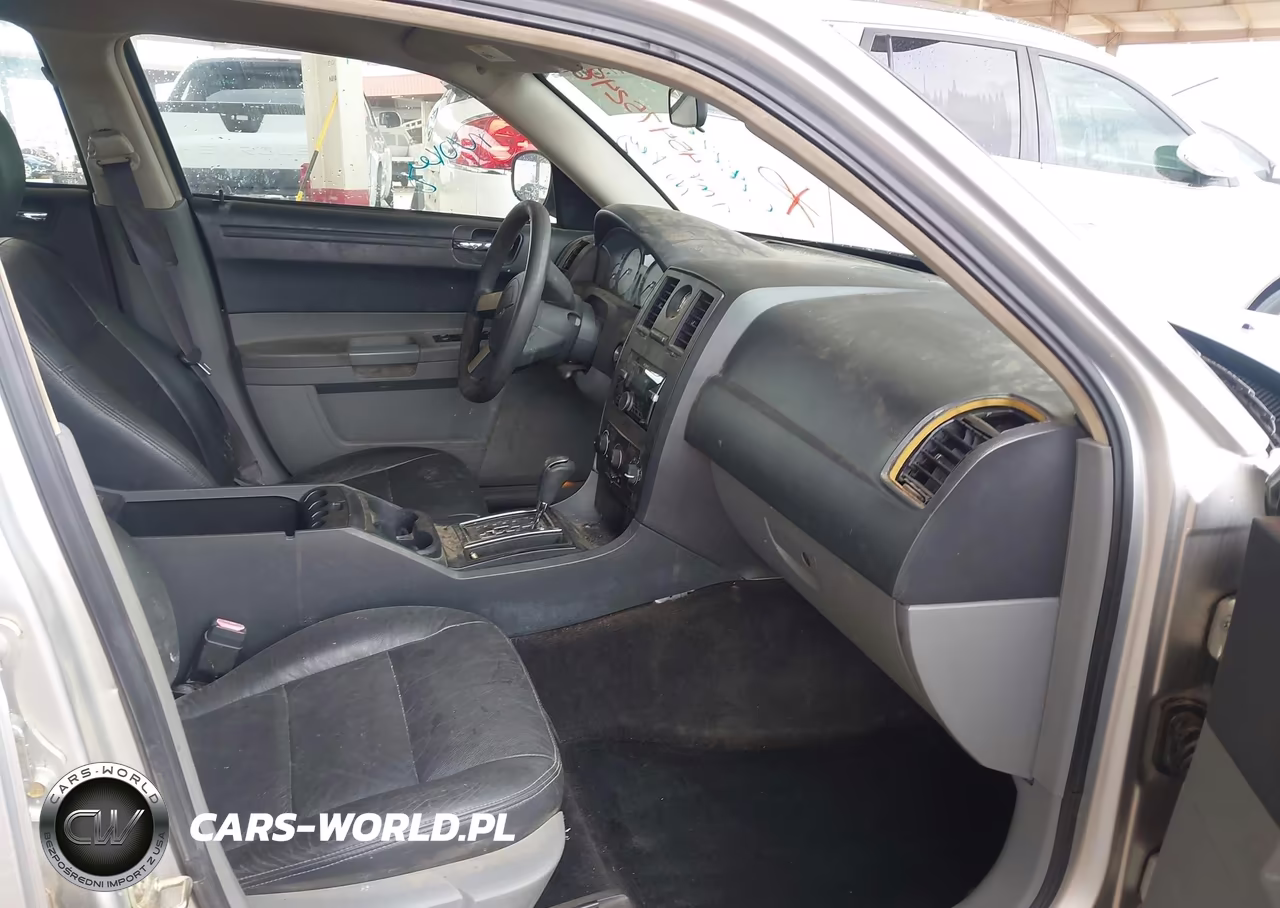 2005 Chrysler 300 VIN:2C3AA43R85H528220 - 5